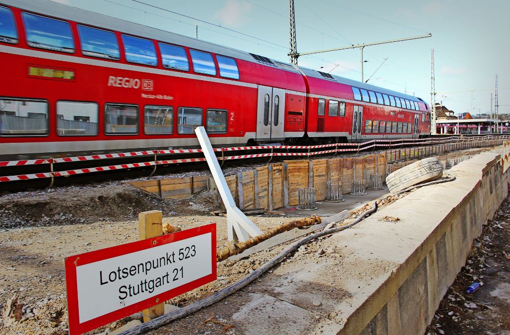 Am Bahnhof Feuerbach wird für S 21 der Anschluss an die Gleise des Tiefbahnhofs bereits gebaut. Doch nun fordern Kritiker auch mehr Gleise bis nach Zuffenhausen. Foto: Georg Friedel