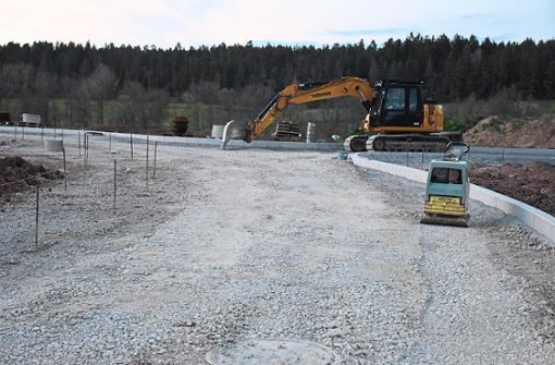 Ende Mai/Anfang Juni soll den Planungen zufolge die laufende Erschließungsmaßnahme für das Neubaugebiet Badäcker in Schabenhausen abgeschlossen sein. Foto: Bantle