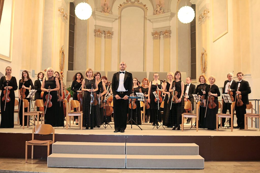 Die weißrussische Staatsphilharmonie Brest unter der Leitung von Viachaslau Prylepin wird mit großem Applaus für ihren Auftritt belohnt.  Fotos: Weber