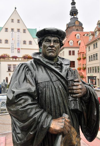 Diese Statue des Reformators steht in Eisleben.  Foto: Schmidt Foto: Schwarzwälder-Bote