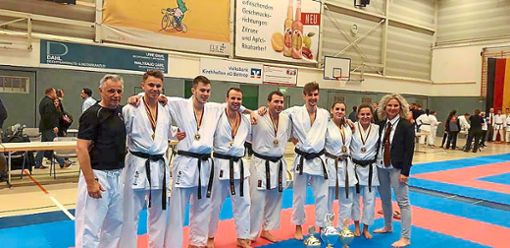 Der JKA-Cup in Bottrop war für die Karate-Sportler aus Calw um Steven Kaun sportlich einmal mehr  ein voller Erfolg. Foto: JKA Calw Foto: Schwarzwälder Bote