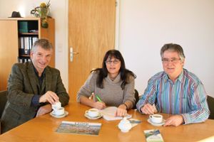 Sie sprechen über die 1200-Jahrfeier: Friedenweilers Bürgermeister Josef Matt (von links),  Silvia Bächle und Alt-Bürgermeister Clemens Hensler.  Foto: Bächle Foto: Schwarzwälder Bote