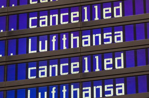 Die Lufthansa wird am Freitag fast keine Flüge anbieten. Foto: dpa/Peter Kneffel