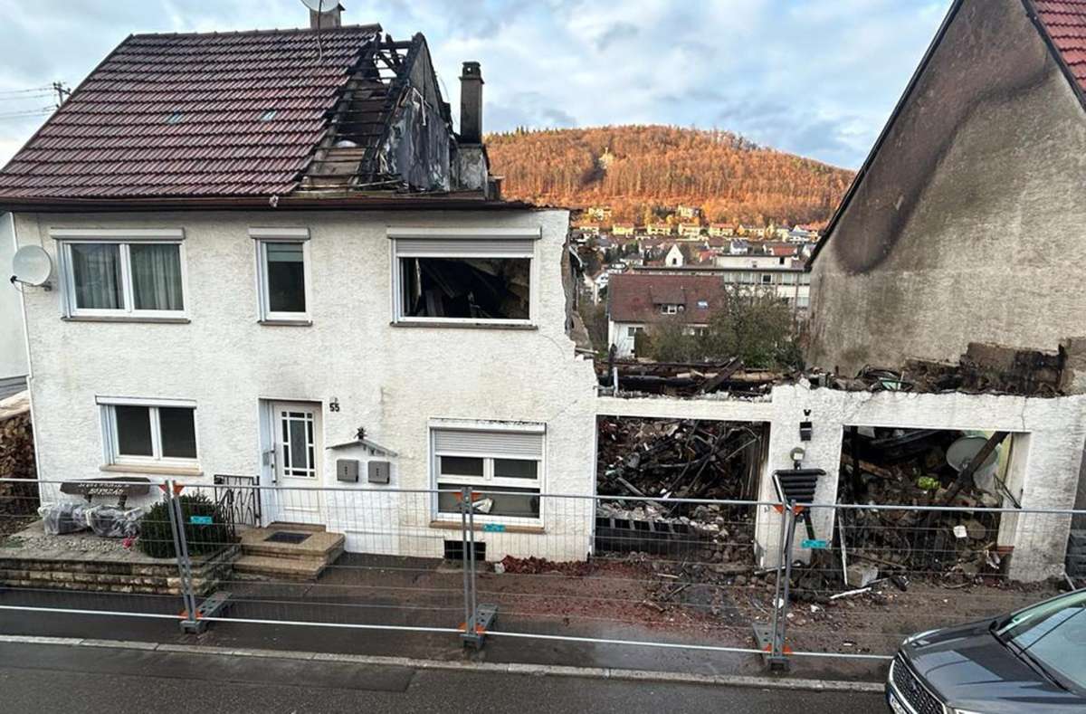 Das Wohnhaus in der Hermansdorfer Straße ist einsturzgefährdet und nicht mehr bewohnbar. Foto: Pfister