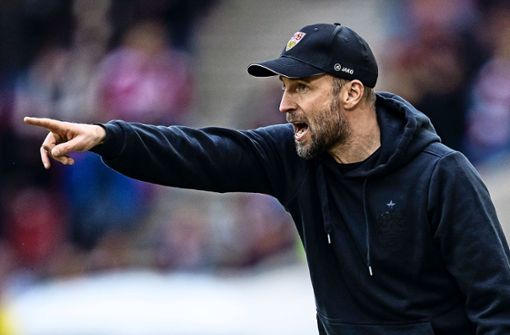 Nur nicht nachlassen: Trainer Sebastian Hoeneß weist dem VfB Stuttgart die Richtung. Foto: dpa/Tom Weller