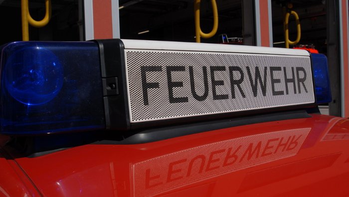 Verletzte bei Brand in Hinterhof