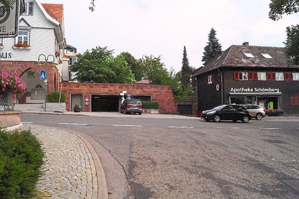 An der Einmündung von der Hugo-Römpler-Straße in die Ortsdurchfahrt soll ein Kreisel entstehen. Foto: Krokauer Foto: Schwarzwälder-Bote