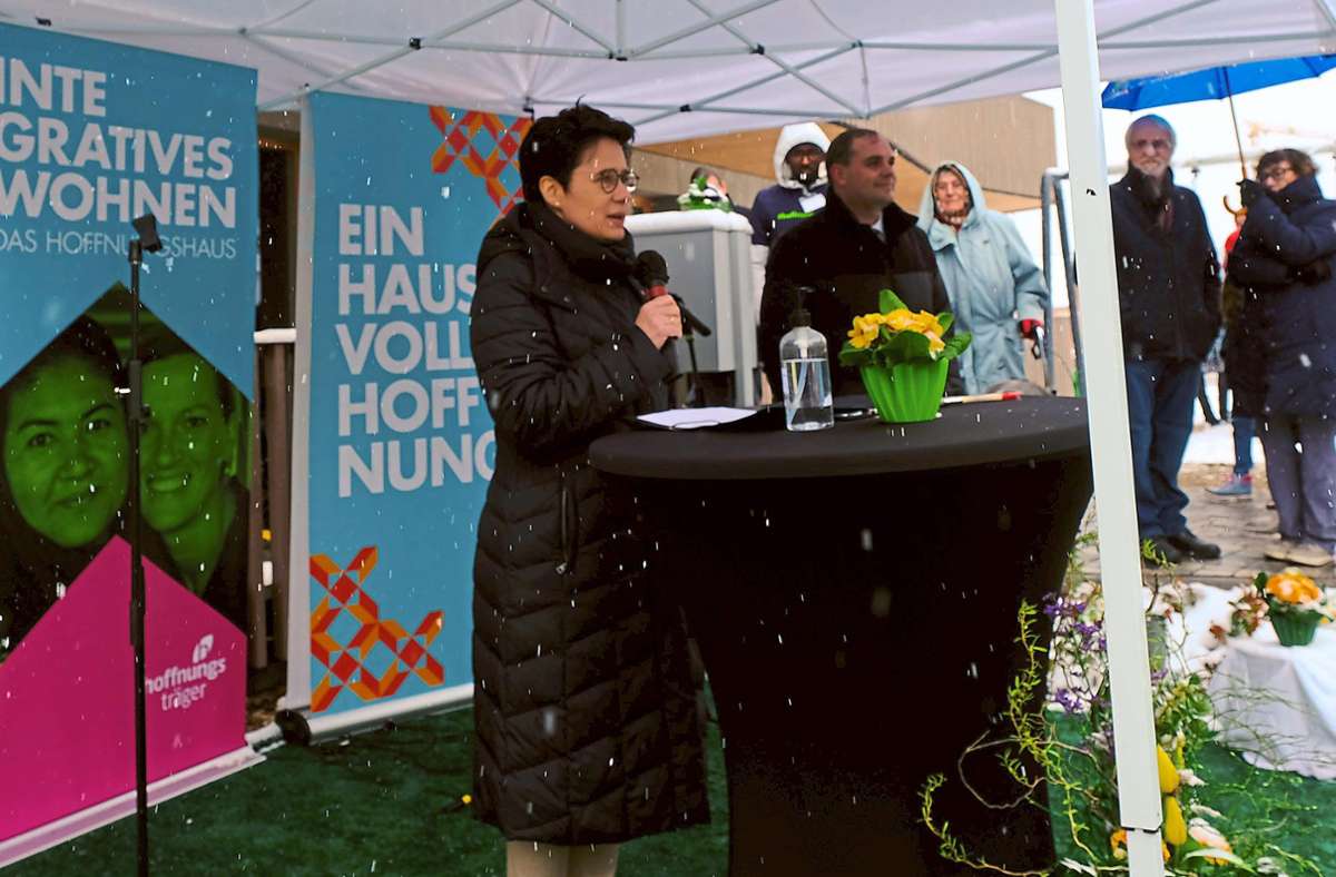 Marion Gentges, Ministerin der Justiz und für Migration in Baden-Württemberg, sprach bei der Eröffnung ein Grußwort. Foto: Hoffnungsträger