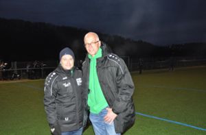 Mit dem neuen Coach des FC Bräunlingen – Xaver Rech (rechts) – und Co-Trainer Javier Invernot (links) ist Bräunlingen in die Erfolgsspur zurückgekehrt. Foto: Herrmann