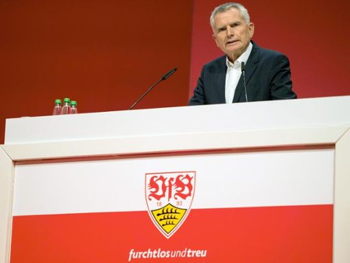 Wolfgang Dietrich spricht zu den Mitgliedern des VfB Stuttgart. Foto: D. Calagan/Archiv Foto: dpa