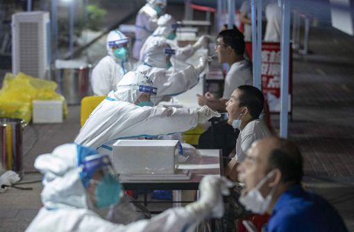 Mit Massentests der gesamten Bevölkerung reagiert China auf einen Corona-Ausbruch in Wuhan. Foto: AFP/STR