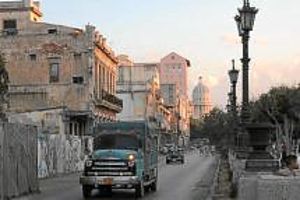 Enrico Faustmann zeigt Bilder über Kuba. Foto: Faustmann Foto: Schwarzwälder-Bote
