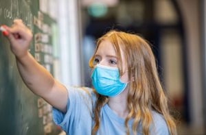 Die Wissenschaft empfiehlt, in Schulen Masken zu tragen. Foto: dpa/Guido Kirchner