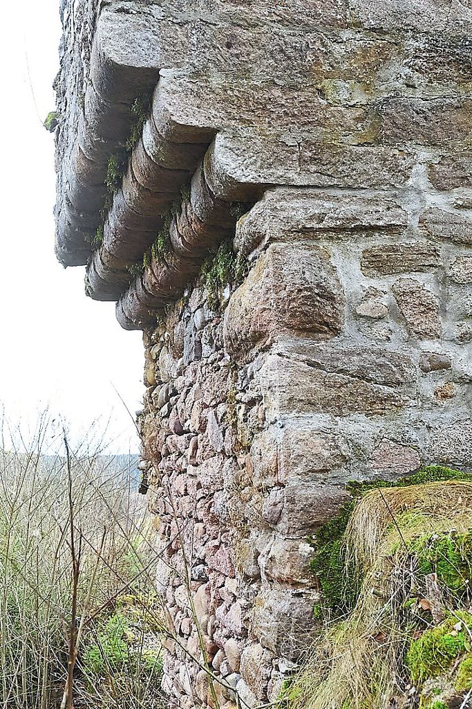 Auch die statische Sicherung des gemauerten Sturzes an der Nordseite der Ruine Neufürstenberg gehört zur Sanierung.