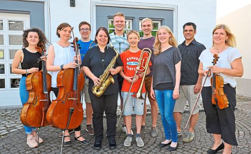 Das Ensemble Artefakt, das Kai Armbruster (Zweiter von rechts) für das Hüfinger Sommertheater 2017 zusammengestellt hat. Archivfoto: Sigwart Foto: Schwarzwälder Bote
