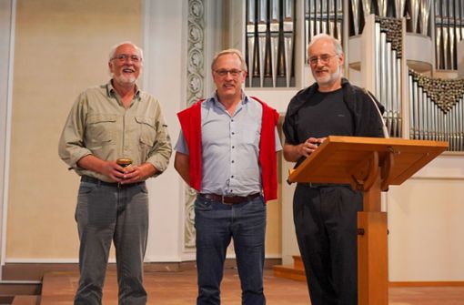Reinhard Mahn, Werner Sum und Markus Armbruster vom Vorstand des Historischen Vereins können zufrieden sein. Foto: Buzzi