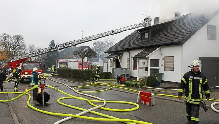 Flammen zerstören Wohnhaus in Ergenzingen