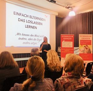 Nadine Kleifges hielt einen Vortrag zum Thema Eltern-Kinder-Bindung am Ebinger Gymnasium. Foto: Schenk Foto: Schwarzwälder Bote