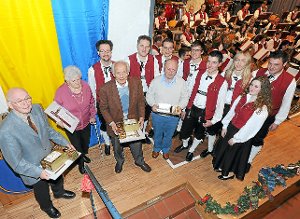 Langjährige verdiente Mitglieder sind beim Musikverein Rötenbach geehrt worden. Foto: Maier Foto: Schwarzwälder-Bote