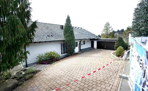 In diesem Haus in Ebingen wurde das ältere Ehepaar im März getötet. Der mutmaßliche Täter hat nun in Untersuchungshaft Selbstmord begangen.  Foto:Eyrich Foto: Schwarzwälder-Bote