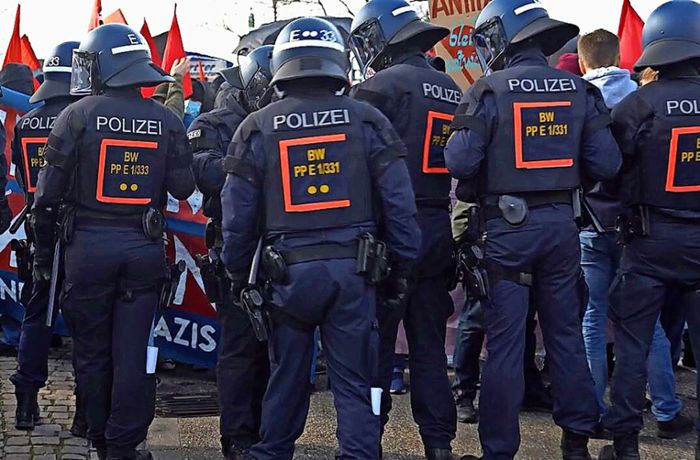 Nach Datenpanne bei Anti-AfD-Demo in Offenburg: Schwer bewaffnete Polizisten stürmen Linken-Wohnung