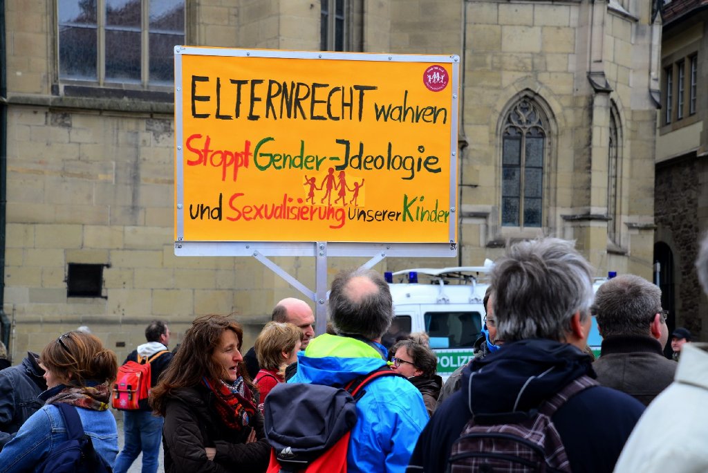 Demo in Stuttgart: Die Bildungsplan-Gegner fürchten eine Übersexualisierung ihrer Kinder.