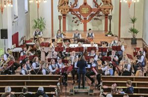Die Musikkapelle unter der Leitung der Dirigentin Foto: Decoux