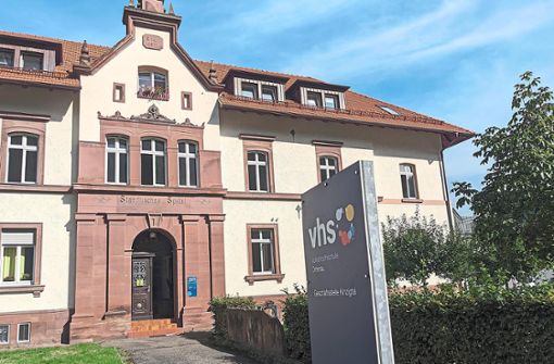 Die neuen Programmhefte gibt es unter anderem in der Geschäftsstelle in Wolfach im alten Spital. Foto: Fischer