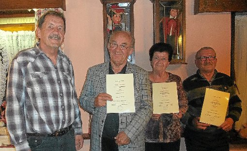 Der Vorsitzende Werner Blessing (von links) mit den Ehrenmitgliedern Erhard Sülter, Rosemarie Krekow (neu) und Ewald Müller, ebenfalls neu.  Foto: Borho Foto: Schwarzwälder-Bote