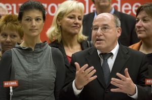 Die neue stellvertretende Vorsitzende der Linken-Fraktion im Bundestag, Sahra Wagenknecht (links) und der Vorsitzende der Linken-Fraktion im Bundestag, Gregor Gysi Foto: dapd