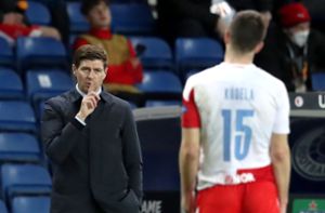 Glasgows Trainer Steven Gerrard erhebt Rassismusvorwürfe gegen den Gegner. Foto: dpa/Andrew Milligan