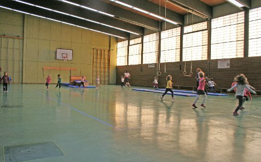 Dringend saniert werden muss der Boden der Schönenbacher Sporthalle. Foto: Liebau Foto: Schwarzwälder-Bote