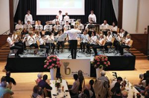 Das Projektorchester  beim Benefizkonzert zugunsten des  Kreistierheims Freudenstadt in der Festhalle. Foto: Sabine Stadler