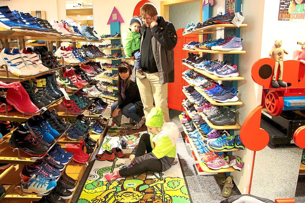 Schuhe kaufen mit Kindern ist nicht immer einfach – doch beim Schuh- und Sporthaus Rapp in Triberg kein Problem.
