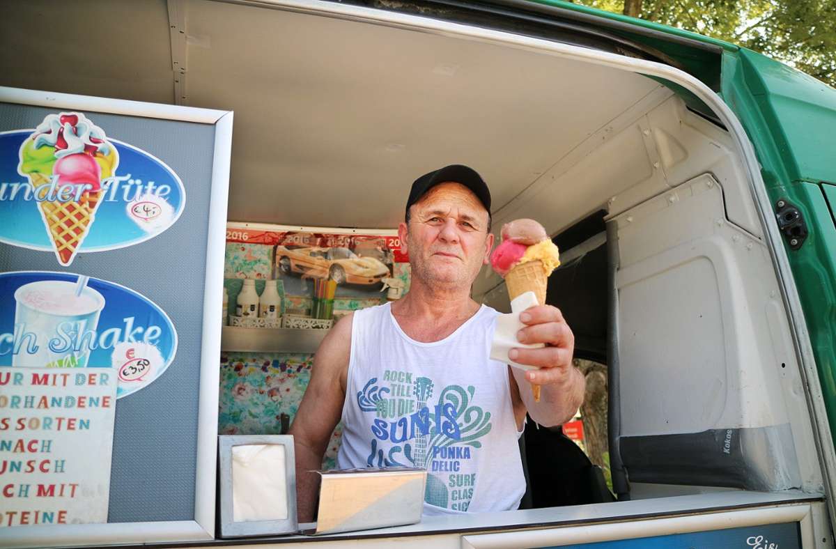 Mit dem Eismobil unterwegs: Vito aus Tailfingen ist immer willkommen