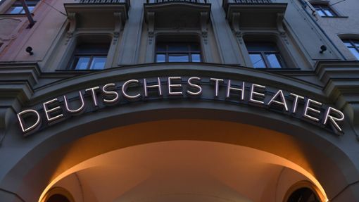 Das Foto zeigt das Deutsche Theater in München. Am Freitag wird dort Die Zauberflöte als Musical uraufgeführt. Foto: Felix Hörhager/dpa