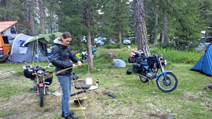 Horber Student fährt mit dem Moped über die Alpen