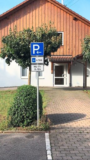 Autos dürfen auf dem  Weiherparkplatz ab Montag  maximal vier Stunden lang parken. Foto: Gemeinde Empfingen Foto: Schwarzwälder Bote