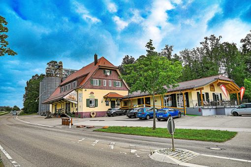 Der Mühlen-Laden in Neuhengstett existiert weiter,  die Getreideannahmestelle  ist jedoch geschlossen.  Foto: Fritsch Foto: Schwarzwälder Bote