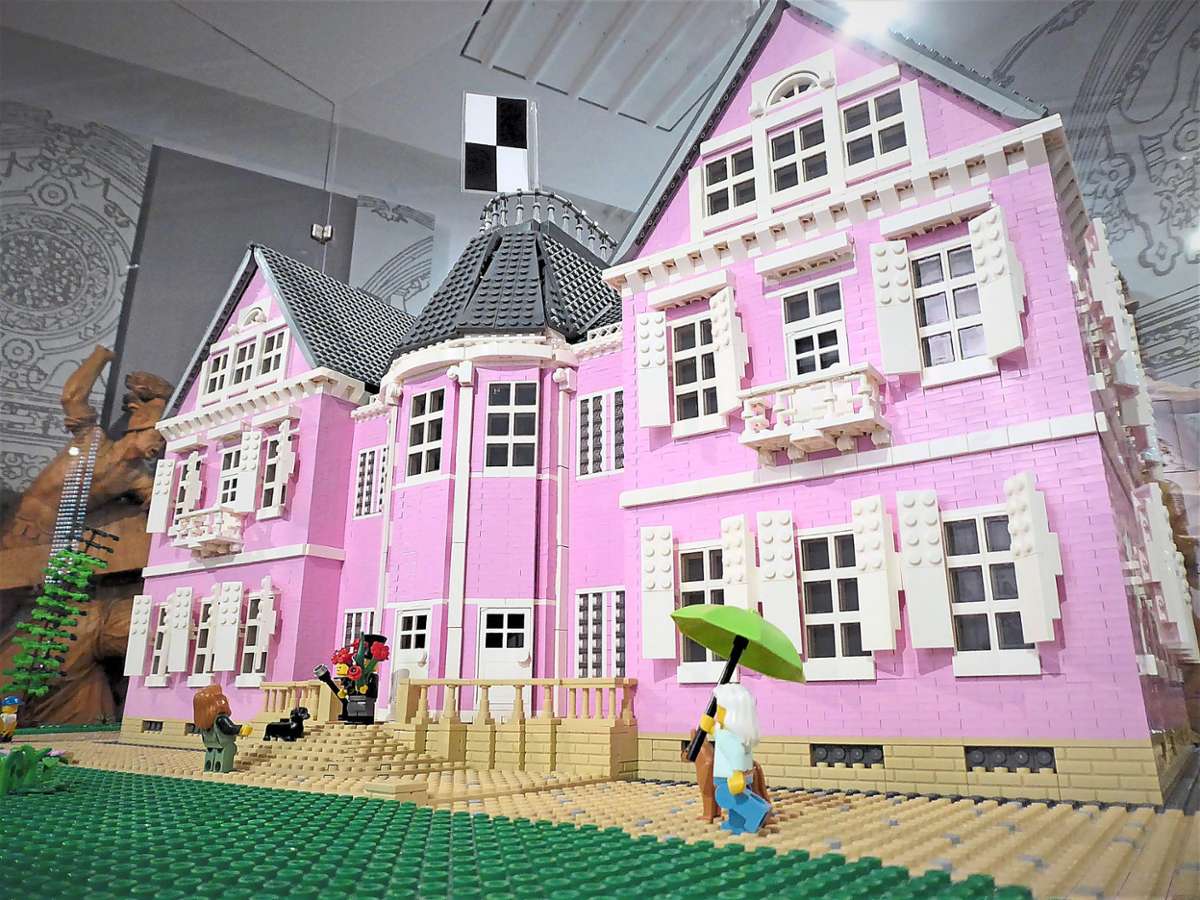 Die Villa Eugenia – nachgebaut aus 55 000 Lego-Steinen – ist bei der Ausstellung zu sehen. Foto: Hohenzollerisches Landesmuseum