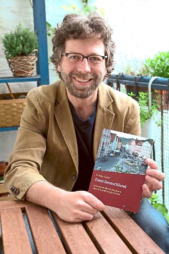 Der gebürtige Sulgener Achim Graf berichtet in seinem ersten Buch über Eigenheiten im Wirtschaftsgefüge der Bundesrepublik Foto: Graf Foto: Schwarzwälder-Bote