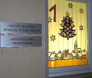 Am Rathaus in Obereschach ist am nächsten Dienstag, 1. Dezember, der Auftakt zum Adventskalender.  Foto: Weiß Foto: Schwarzwälder-Bote