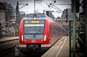 Im Bahnhof Vaihingen ist am Montag eine S-Bahn liegen geblieben (Symbolbild). Foto: Lichtgut/Achim Zweygarth