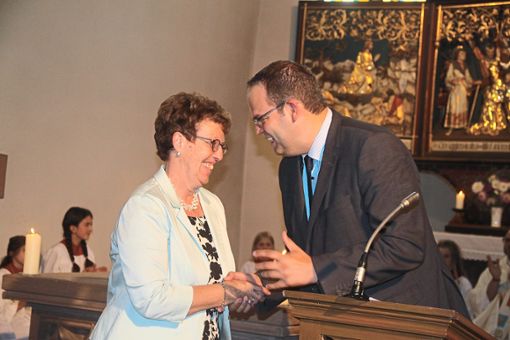 Bürgermeister Andreas Braun dankte   Maria Wahl für  ihren  Einsatz zum Wohl der Kinder. Foto: Schimkat Foto: Schwarzwälder Bote