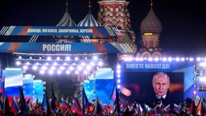 Putin feiert  auf Rotem Platz – Russen sollen „Hurra“ rufen