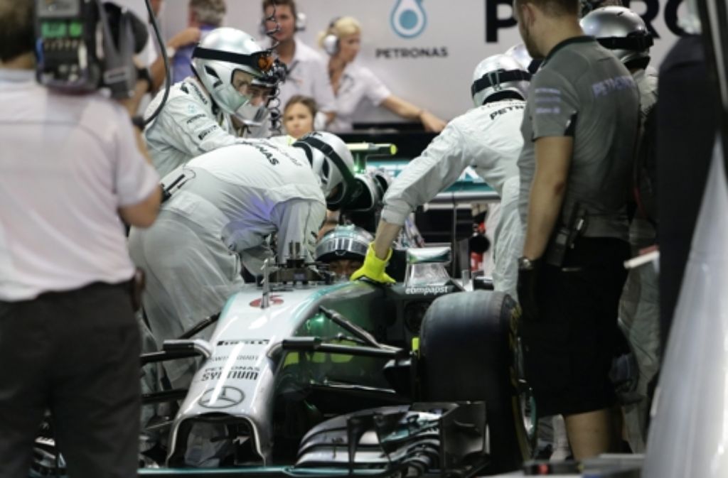 Nichts geht mehr: Mercedes-Pilot Nico Rosberg muss aufgeben Foto: dpa