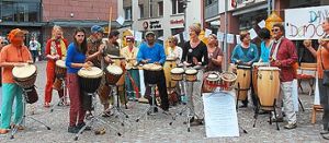 Jayantha Gomes (Mitte) wird  bei einem Kulturfestival in Ludwigsburg teilnehmen. Foto: Privat Foto: Schwarzwälder Bote