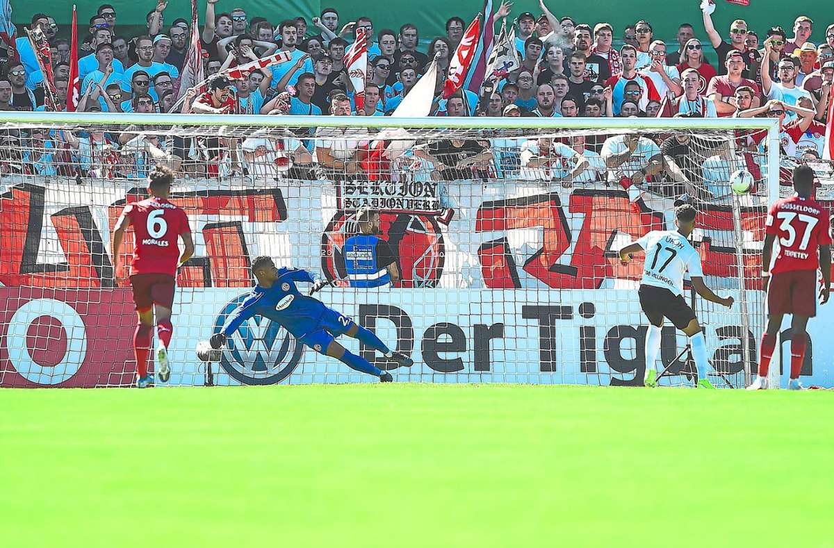 Im August 2019 bringt Steven Ukoh mit dem bisher letzten Villinger Pokal-Tor den FC 08 gegen Düsseldorf per Elfer mit 1:0 in Führung.
