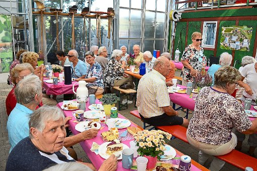 Diesmal fand der offene Kaffeetreff der Frauengemeinschaft Niedereschach in Weißers Floraparadies statt. Foto: Bantle Foto: Schwarzwälder-Bote