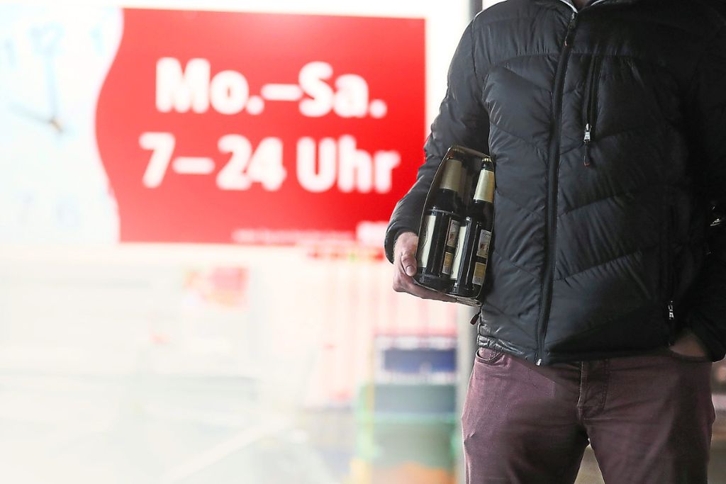 Scheinbar geräuschlos wurde auch in Villingen-Schwenningen das Verbot für den nächtlichen Alkoholverkauf gekippt. Im Gegenzug können Gemeinden Alkohol-Sperrzonen einrichten – die Hürden sind jedoch sehr hoch.